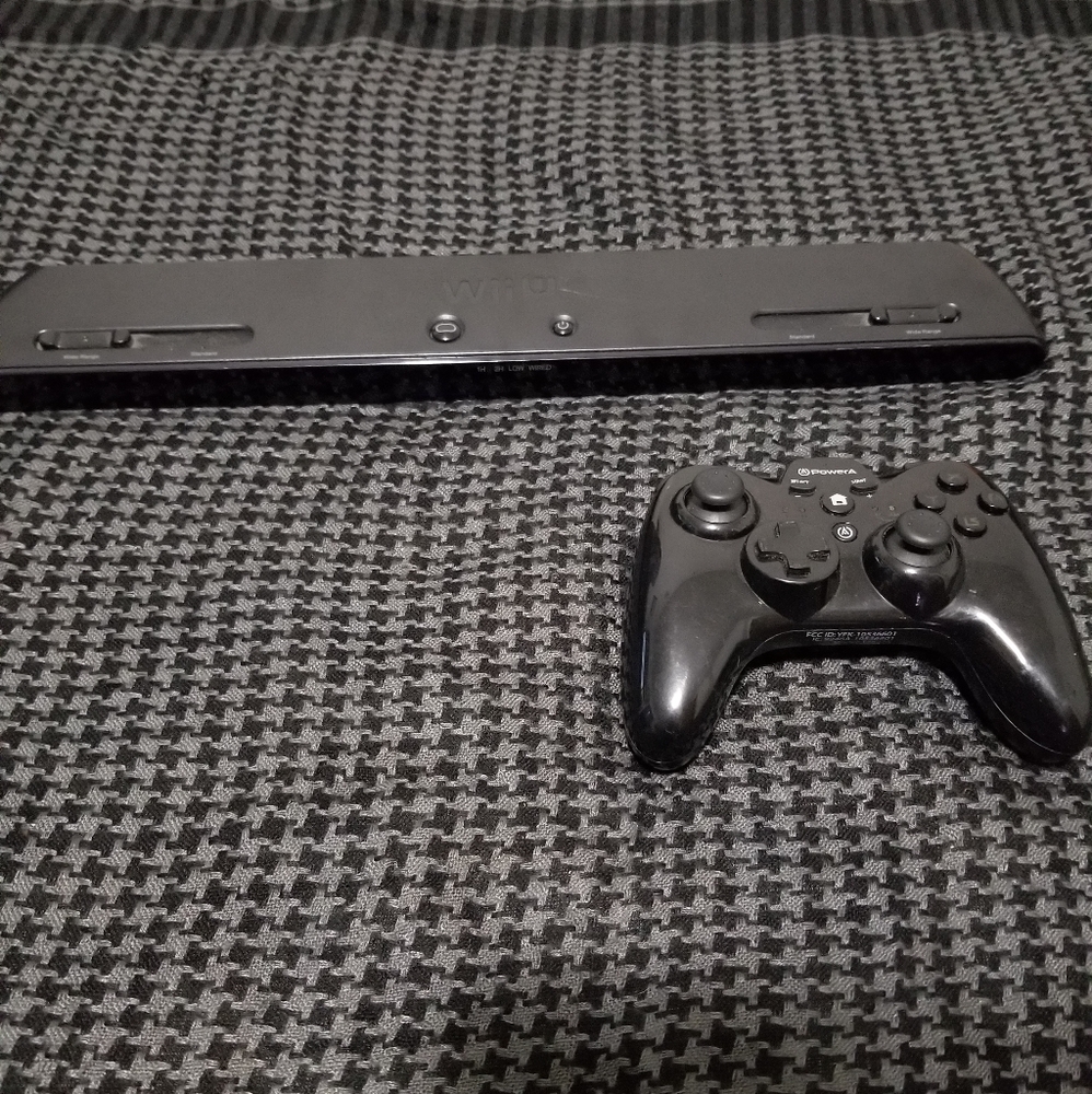 Wii U wireless/wired sensor bar & Wii U controller